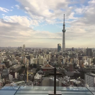 チャペルからスカイツリーが見えます。