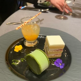 デザート　ウェディングケーキ