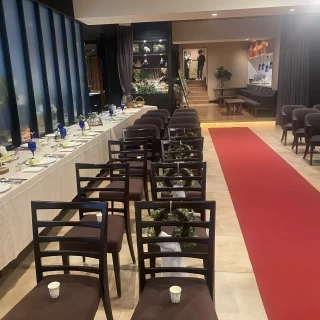 挙式会場の披露宴会場は同じ場所です。