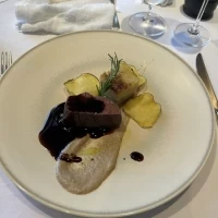 お肉、柔らかく大きさも満足感あり