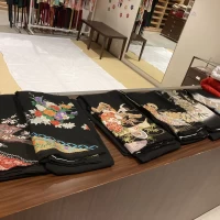 留袖の種類をいくつか見せて頂きました。
