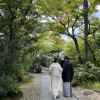 緑が多く写真も和装、洋装どちらも似合います。