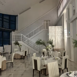 広い方の披露宴会場