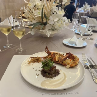 オマール海老は身がぎっしりで食べ応えあり、お肉も柔らかく美味