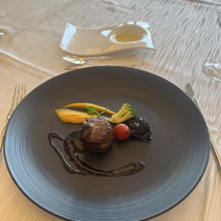 お肉が歯茎で食べれるくらい柔らかすぎた。