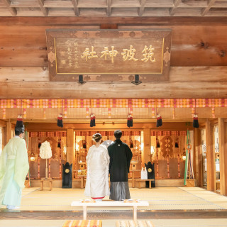 筑波山神社の神前式に臨む二人