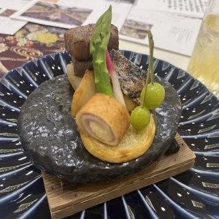 焼き石にのって出てくるので、いつまでも冷めずに食べられました