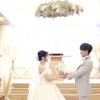 新郎新婦の顔がちゃんと見える広すぎない落ち着いた雰囲会場