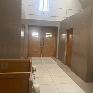 チャペルの扉