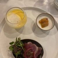 前菜です。
うにが乗っていてとてもおいしかったです。