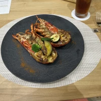 オマール海老。見た目も抜群な好印象で味も絶品。