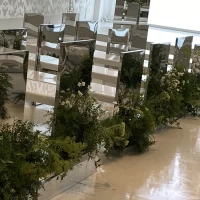 段付きになっていてゲストから見えやすい。