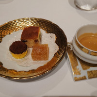 食後の小菓子とコーヒー