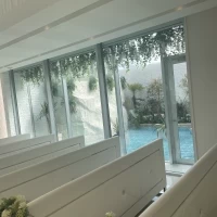 チャペル両サイドの水庭