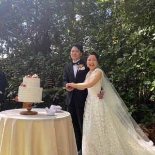 暑い中でしたが素敵なお庭でケーキ入刀ができ、良かったです。