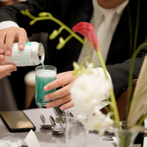 乾杯酒は缶で出して好きなだけ注いでもらいました|676832さんのTHE SEASON'S（ザ・シーズンズ）/テイクアンドギヴ・ニーズウェディングの写真(1916572)
