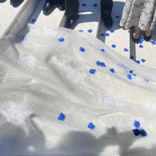ブルーのフラワーシャワー