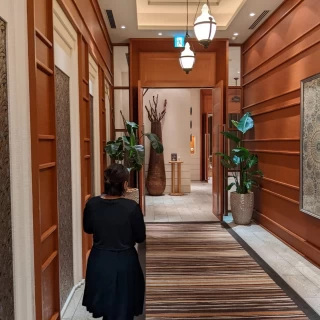 披露宴会場通路