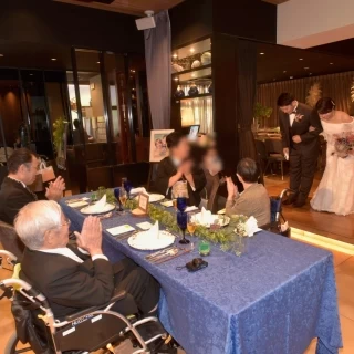 披露宴会場のテーブルセット