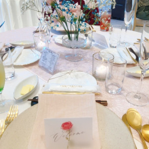 披露宴テーブル、お花あり広め画角|677104さんのアニヴェルセル 大宮の写真(1918674)
