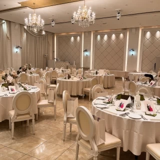 白基調の会場