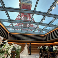 東京タワーを見上げるチャペル