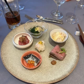 お箸ですべて食べれるので、シンプルで手間がなく食べやすいです
