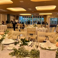 披露宴会場。奥にガーデン