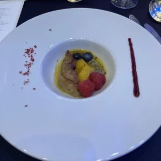 夏らしいフルーツが使われた料理