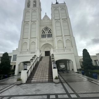 大聖堂を外から見た写真です。