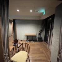 ブライズルームに進むエレベーターを降りたところ