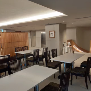 新しくてキレイですが天井低いです