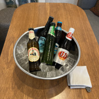 ビールは瓶で飲み放題にできる。