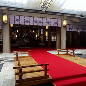 挙式会場は本殿で行う。|677802さんの東郷神社・ルアール東郷／ラ・グランド・メゾン HiroyukiSAKAIの写真(1932520)