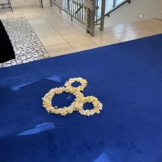 フラワーシャワー後の花びらがミッキーになっていました