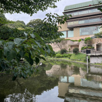 椿山荘のお庭の池