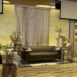 見学へ行った時の方の結婚式は、高砂の代わりにソファーでした