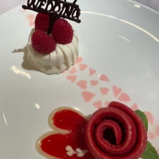 ウエディングケーキをオマージュしたケーキ