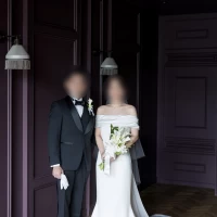 ホテル3階　控室横の写場にて記念撮影