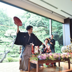 バックの日本庭園が和の演出によく映えます。|678183さんの二葉 FUTABAの写真(2031017)