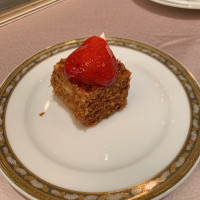 ケーキは数種類を持って来てくれて選べる形式でした