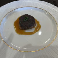 フレンチ。牛ヒレ肉のポワレ、ボルチーニ茸の香り