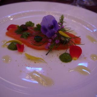 食べられるお花が飾ってあります