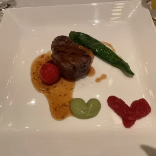 アジアングリルで焼かれたお肉料理