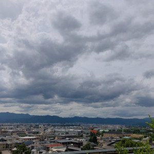 屋上ガーデンからの眺望
街並みをバックに前撮りできます|678452さんのウェスティン都ホテル京都の写真(1933936)
