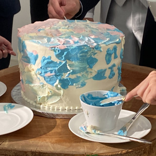ゲスト参加型でケーキのペイント世界に一つだけのケーキです。