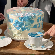 ゲスト参加型でケーキのペイント世界に一つだけのケーキです。