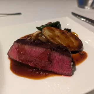 熟成肉はメインでゲストに食べてほしい！と思える一品でした。