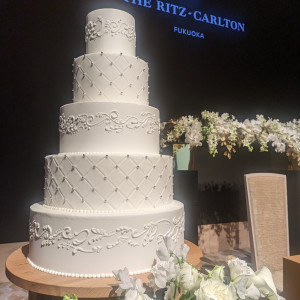 リッツカールトンですと、このような高めのケーキも様になります|678743さんのザ・リッツ・カールトン福岡の写真(2091057)