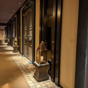 披露宴会場につながる廊下はシックでとてもかっこいいです。|678743さんのTHE LUIGANS Spa & Resort(ザ・ルイガンズ．スパ＆リゾート)の写真(2092381)